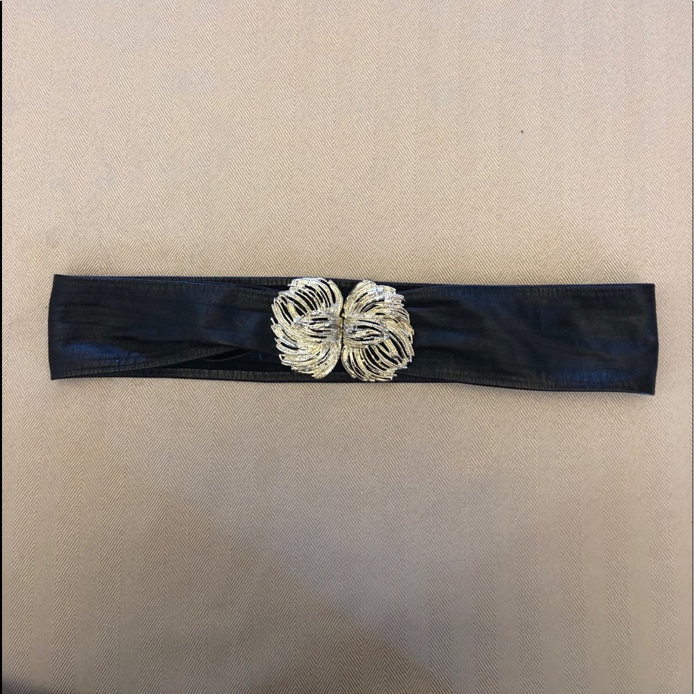 Black genuine leather clip belt.